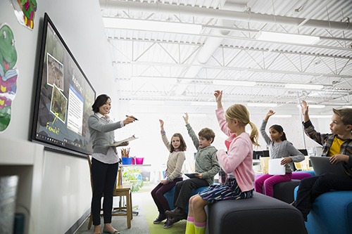 salón de clase virtual con alumnos
