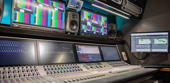unidad móvil para transmisiones de televisión